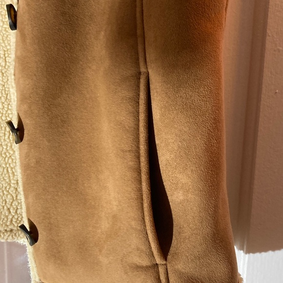 L.L. Bean Women's Brown Sherpa-Lined Vest - Picture 6 of 6